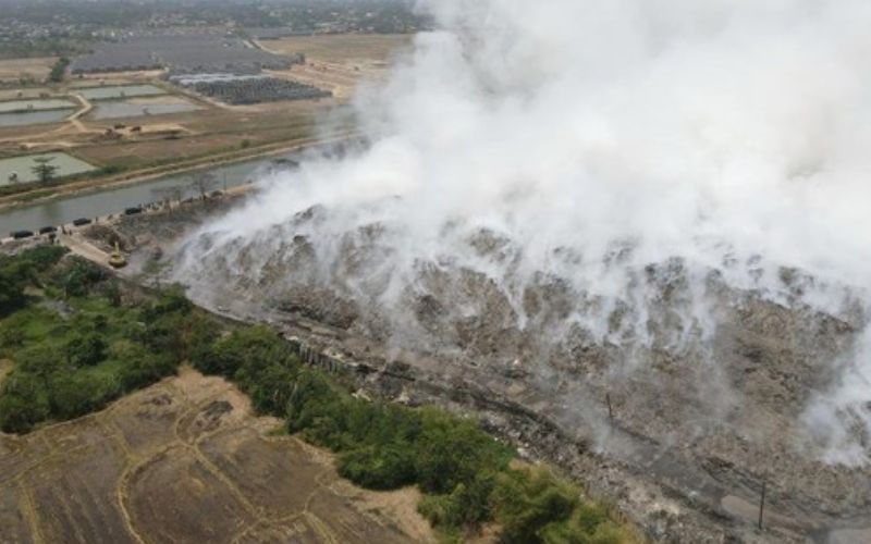 Warga Karawang Tolak Pembangunan IPLT di TPA Jalupang Warga Karawang Tolak Pembangunan IPLT di TPA Jalupang