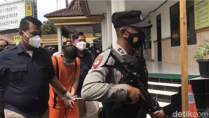 Ayah NS di Sukabumi Merasa Tidak Adil Jika Ibu Tiri Aniaya Anak Sendiri: Siapa yang Bantu? Ayah NS di Sukabumi Merasa Tidak Adil Jika Ibu Tiri Aniaya Anak Sendiri: Siapa yang Bantu?