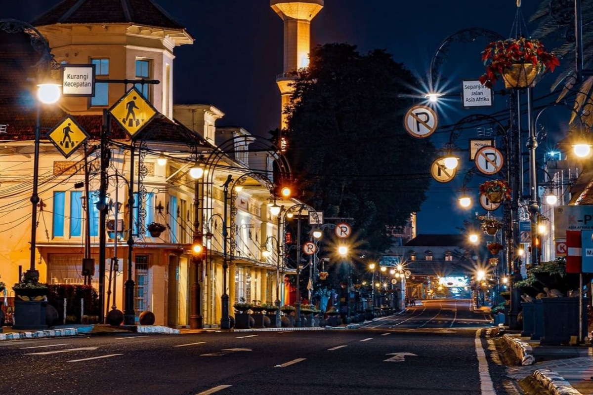 Jalan Braga (Braga City Walk) Di Kota Bandung Jalan Braga (Braga City Walk) Di Kota Bandung