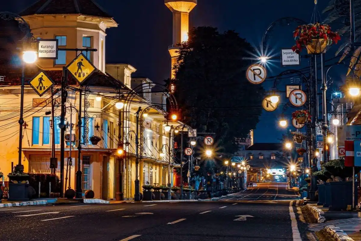 Jalan Braga (Braga City Walk) Di Kota Bandung Jalan Braga (Braga City Walk) Di Kota Bandung