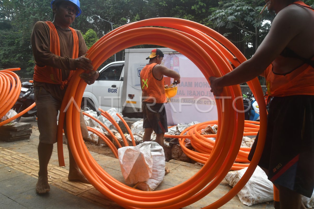 Kabel Kuningan Mulai Ditertibkan, Jaringan Bawah Tanah Siap Dibangun Kabel Kuningan Mulai Ditertibkan, Jaringan Bawah Tanah Siap Dibangun