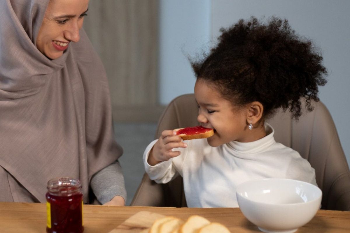 6 cara efektif orang tua ajarkan anak berpuasa di Ramadhan 6 cara efektif orang tua ajarkan anak berpuasa di Ramadhan