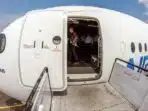 Mengapa Penumpang Pesawat Masuk dari Pintu Kiri? Ini Rahasia Teknis yang Jarang Diketahui Mengapa Penumpang Pesawat Masuk dari Pintu Kiri? Ini Rahasia Teknis yang Jarang Diketahui