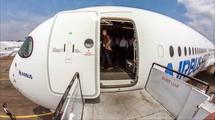 Mengapa Penumpang Pesawat Masuk dari Pintu Kiri? Ini Rahasia Teknis yang Jarang Diketahui Mengapa Penumpang Pesawat Masuk dari Pintu Kiri? Ini Rahasia Teknis yang Jarang Diketahui