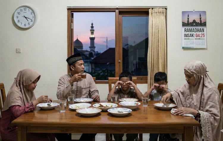 Memahami Hakikat Imsak: Antara Tuntunan Fikih, Sunnah Sahur, dan Tradisi Kehati-hatian Memahami Hakikat Imsak: Antara Tuntunan Fikih, Sunnah Sahur, dan Tradisi Kehati-hatian
