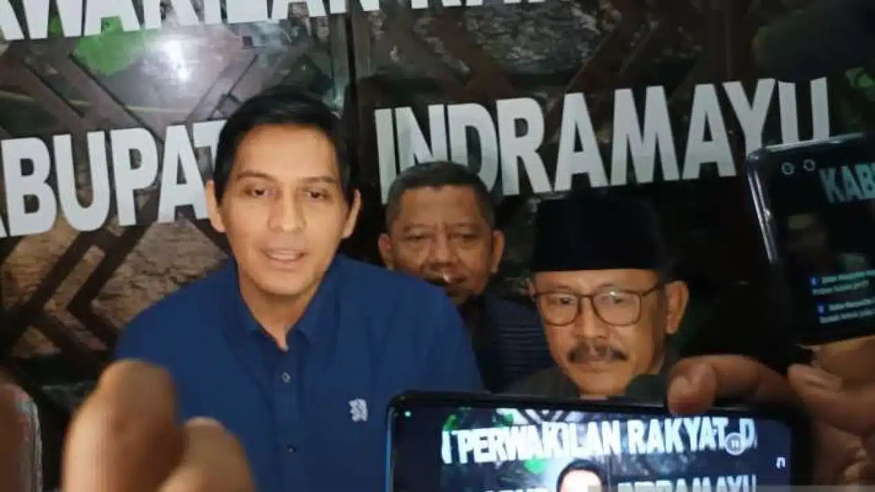 Pesan Bupati Lucky Hakim untuk Warga Indramayu di Hari Raya: Ibadah Jangan Pernah Berhenti Pesan Bupati Lucky Hakim untuk Warga Indramayu di Hari Raya: Ibadah Jangan Pernah Berhenti