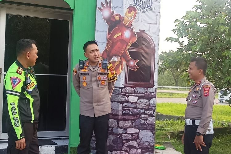 Kapolres Majalengka Pantau Pos Mudik Lebaran di KM 166 Cipali Kapolres Majalengka Pantau Pos Mudik Lebaran di KM 166 Cipali