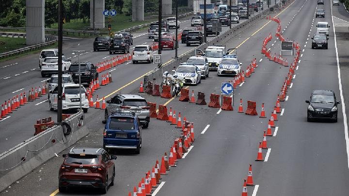Jasamarga Terapkan Contraflow di Jalan Tol Jakarta-Cikampek Jasamarga Terapkan Contraflow di Jalan Tol Jakarta-Cikampek