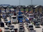 Anak rantau lebih memilih tak tinggal di rumah orang tua karena lantai masih tanah Anak rantau lebih memilih tak tinggal di rumah orang tua karena lantai masih tanah