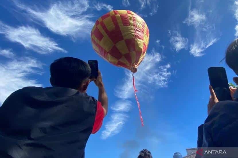 Tradisi Balon di Garut Menarik Wisatawan Tradisi Balon di Garut Menarik Wisatawan
