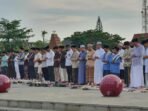Salat Id di Alun-Alun Indramayu, Lucky Hakim: Semoga Allah Swt Berikan Berkah Salat Id di Alun-Alun Indramayu, Lucky Hakim: Semoga Allah Swt Berikan Berkah