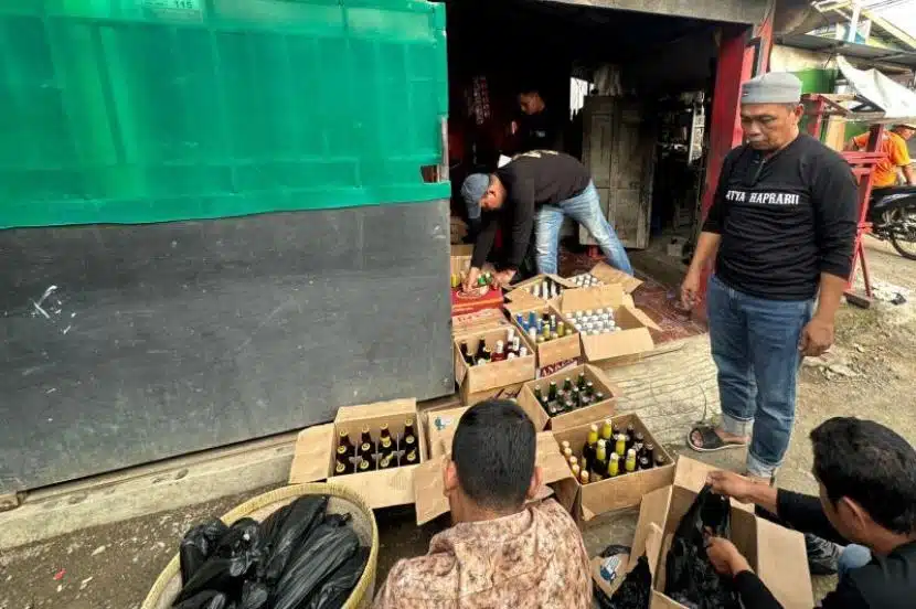 Polresta Cirebon Sita 1.892 Botol Miras Jelang Lebaran Polresta Cirebon Sita 1.892 Botol Miras Jelang Lebaran