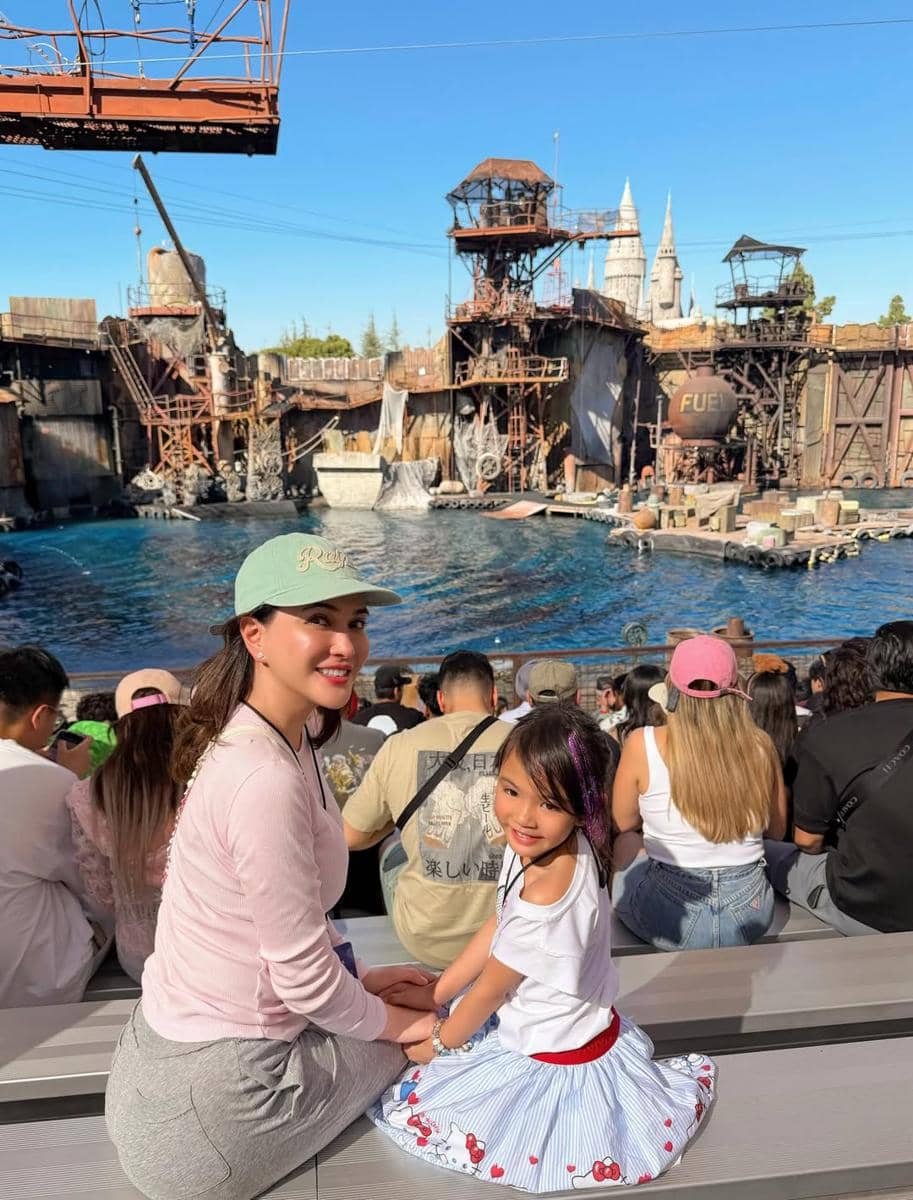 7 potret liburan Shandy Aulia dan anak di Amerika, seru berjalan-jalan! 7 potret liburan Shandy Aulia dan anak di Amerika, seru berjalan-jalan!