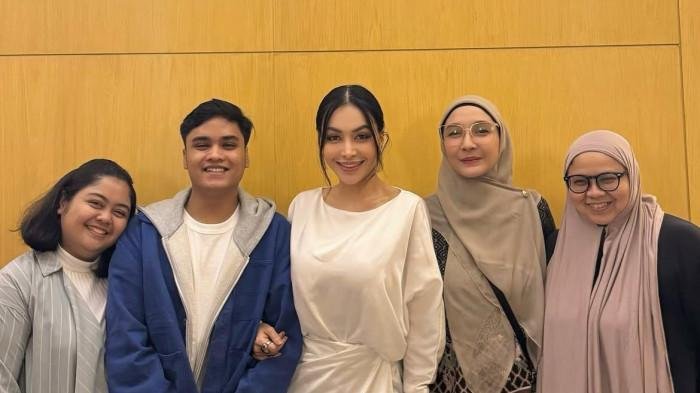 Momen Haru Denada dan Ressa Rossano Bertemu Momen Haru Denada dan Ressa Rossano Bertemu