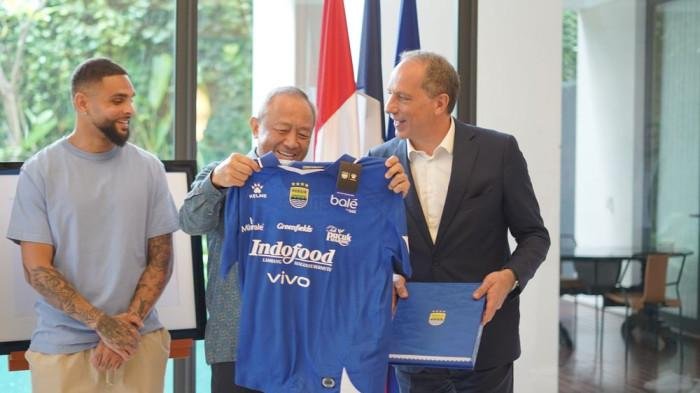 Dua Bulan Bersama Persib, Layvin Kurzawa Bocorkan Peran Andrew Jung dalam Adaptasi Dua Bulan Bersama Persib, Layvin Kurzawa Bocorkan Peran Andrew Jung dalam Adaptasi