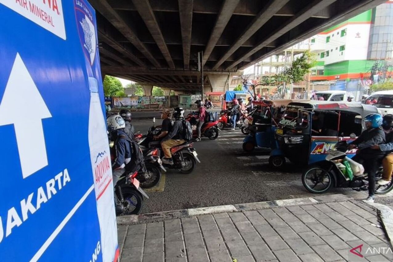 Arus balik Lebaran membanjiri jalur Pantura Bekasi, mayoritas pemudik motor Arus balik Lebaran membanjiri jalur Pantura Bekasi, mayoritas pemudik motor