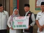 Bupati Majalengka Eman Suherman Bayar Zakat Mal di Baznas, Ajak ASN dan Pengusaha Ikut Berzakat Bupati Majalengka Eman Suherman Bayar Zakat Mal di Baznas, Ajak ASN dan Pengusaha Ikut Berzakat