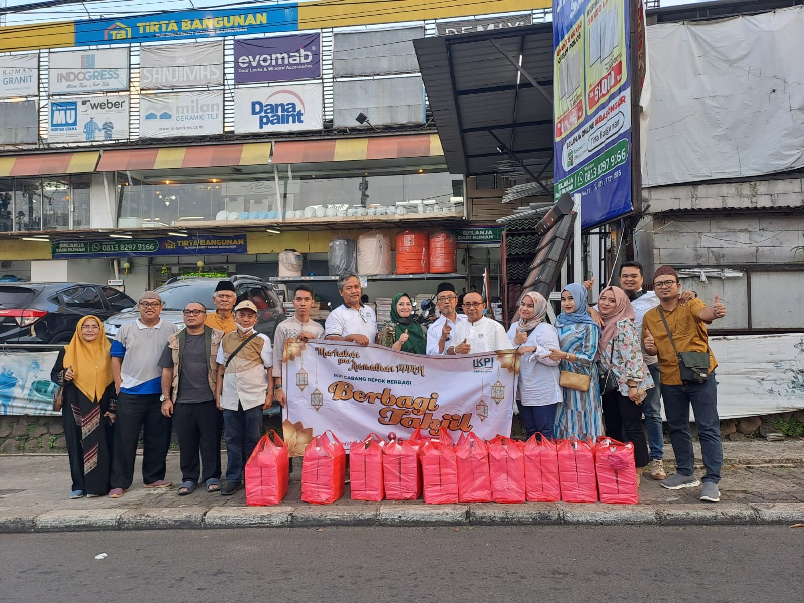 PKS Bagikan 1.000 Porsi Takjil Bergizi di Depok, Ade: Semoga Menyebar Kebaikan PKS Bagikan 1.000 Porsi Takjil Bergizi di Depok, Ade: Semoga Menyebar Kebaikan