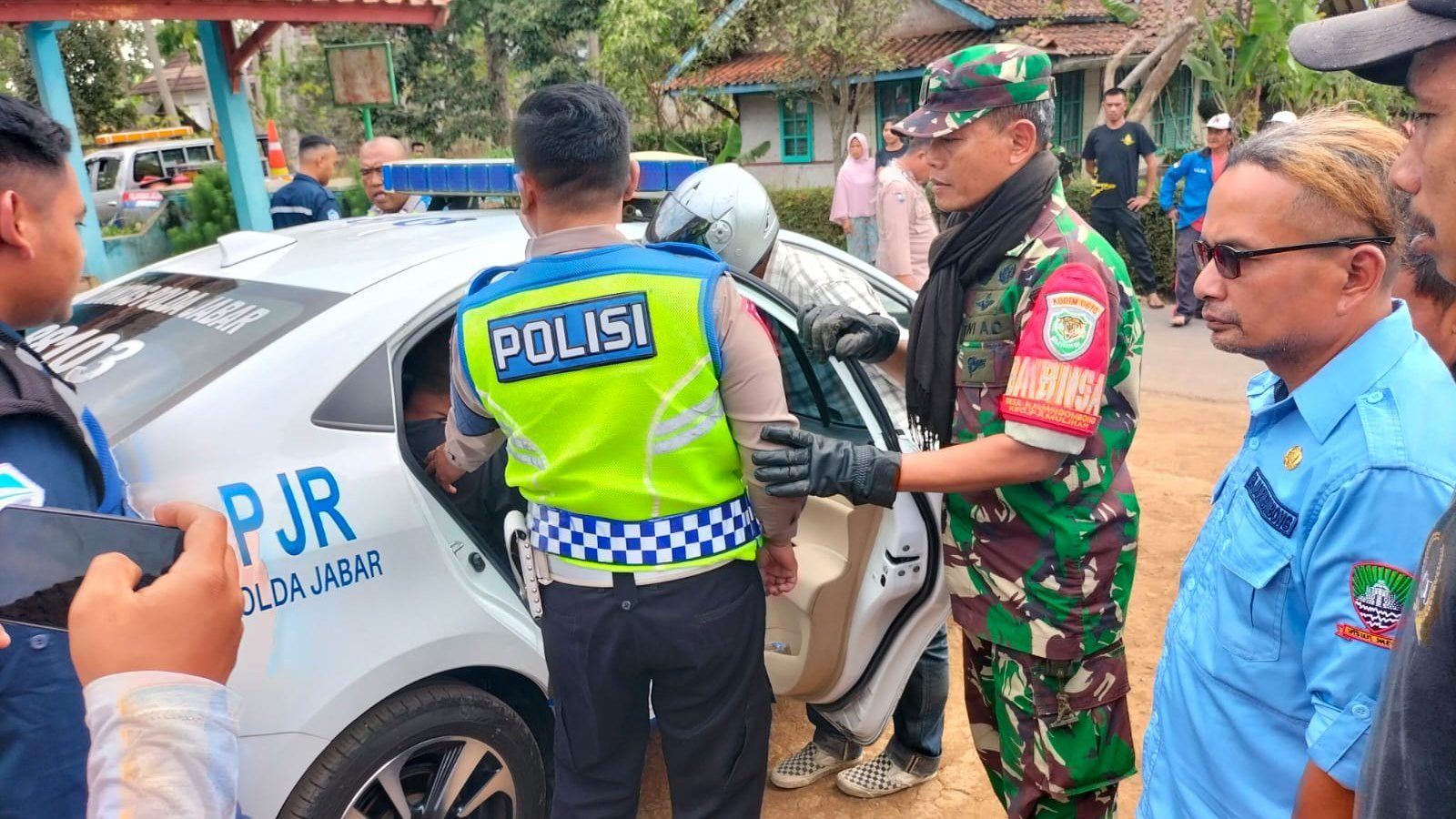 Anak Sumedang Bawa Kabur Mobil Ibu, Dibekuk Setelah 3 Hari Buron Anak Sumedang Bawa Kabur Mobil Ibu, Dibekuk Setelah 3 Hari Buron