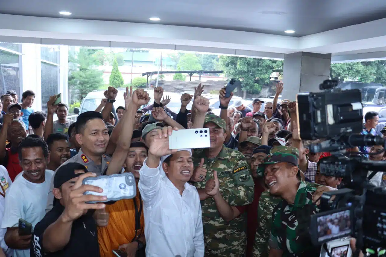 Dedi Mulyadi Liburkan Angkot di Sukabumi Saat Arus Balik Lebaran, Sopir Dapat Ganti Rugi Dedi Mulyadi Liburkan Angkot di Sukabumi Saat Arus Balik Lebaran, Sopir Dapat Ganti Rugi