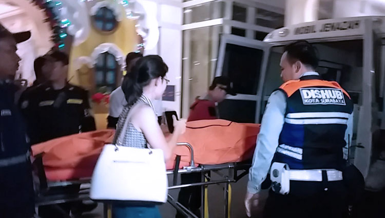 Warga Bekasi Tewas Jatuh dari Lantai Tiga Mall, Ditolong Dokter di Lokasi Warga Bekasi Tewas Jatuh dari Lantai Tiga Mall, Ditolong Dokter di Lokasi