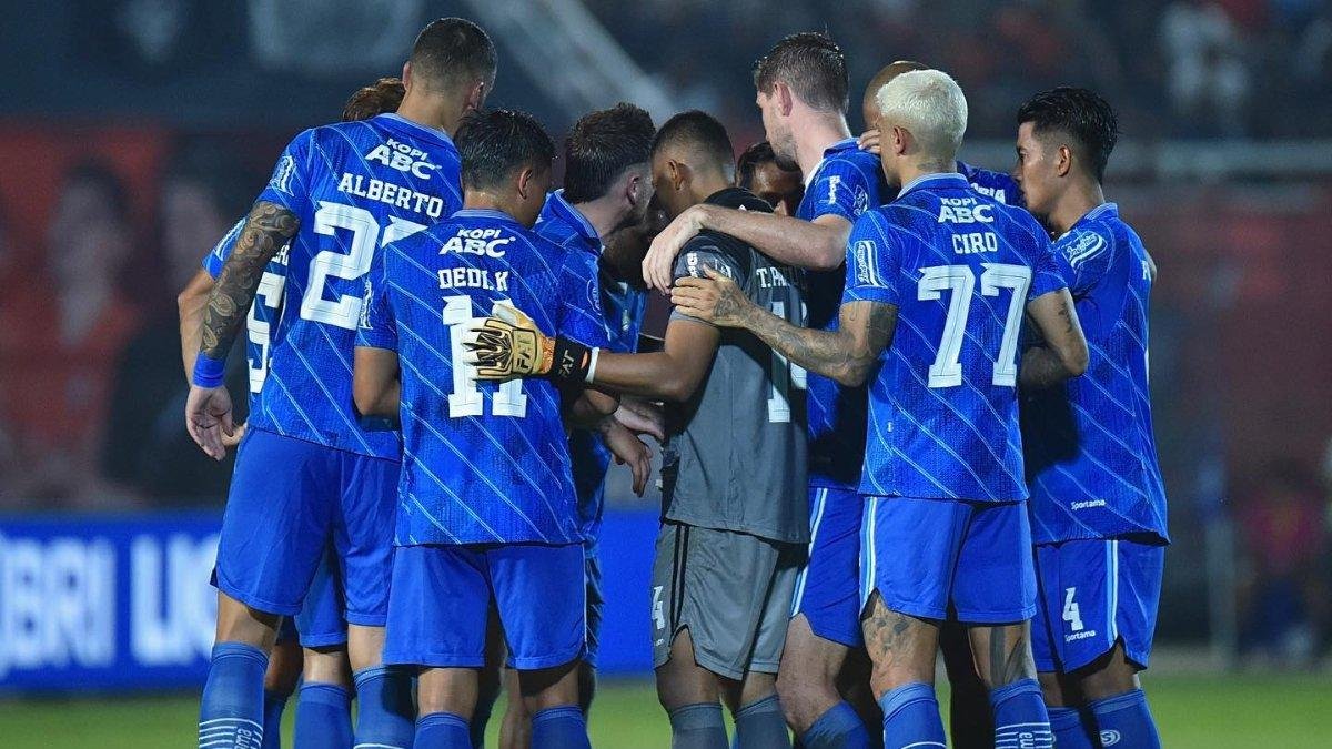 Tokoh Kunci Persib Bandung Terlihat di Hotel Timnas, Tanda Akan Pemain Baru 2026? Tokoh Kunci Persib Bandung Terlihat di Hotel Timnas, Tanda Akan Pemain Baru 2026?