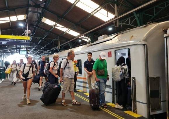 KA Siliwangi Jadi Pilihan Utama Lebaran 2026, Okupansi Mencapai 201 Persen KA Siliwangi Jadi Pilihan Utama Lebaran 2026, Okupansi Mencapai 201 Persen