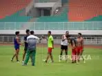 Coba Dash Run di Stadion Pakansari, Kapolres Bogor Lawan Atlet Peraih Emas SEA Games Coba Dash Run di Stadion Pakansari, Kapolres Bogor Lawan Atlet Peraih Emas SEA Games