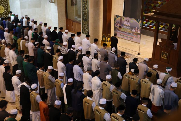 Bupati Bogor Rudy Susmanto I’tikaf dan Tahajud di 10 Hari Ramadan Bupati Bogor Rudy Susmanto I’tikaf dan Tahajud di 10 Hari Ramadan
