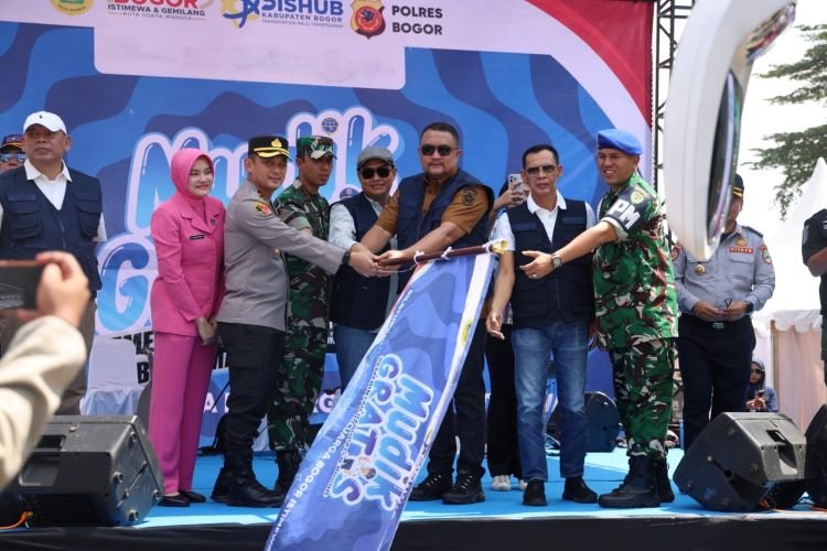 Bupati Bogor Lepas 77 Armada Mudik Gratis, Wujud Pelayanan Warga Bupati Bogor Lepas 77 Armada Mudik Gratis, Wujud Pelayanan Warga