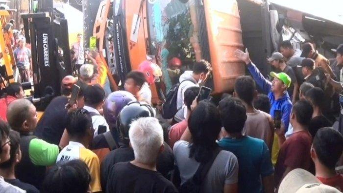 Kronologi Truk Tabrak Warung dan 3 Motor di Cigombong, Sopir Diduga Hilang Kendali Kronologi Truk Tabrak Warung dan 3 Motor di Cigombong, Sopir Diduga Hilang Kendali