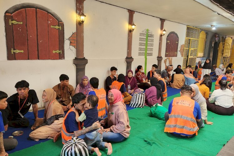 Warga Rutan Garut Dapat 20 Menit Rayakan Lebaran dengan Keluarga Warga Rutan Garut Dapat 20 Menit Rayakan Lebaran dengan Keluarga