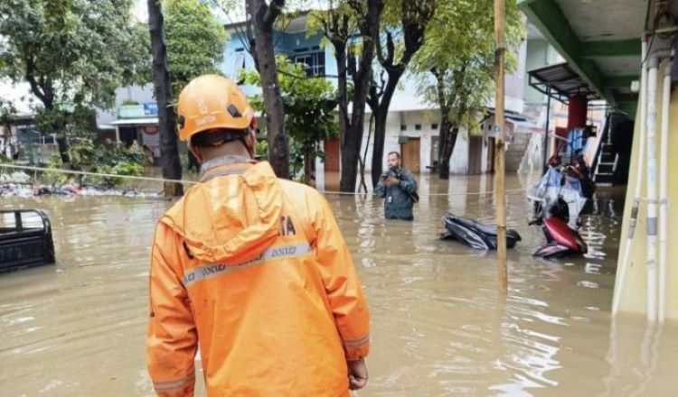 Update Banjir Jakarta: 75 RT dan 19 Jalan Terendam Pagi Ini Update Banjir Jakarta: 75 RT dan 19 Jalan Terendam Pagi Ini