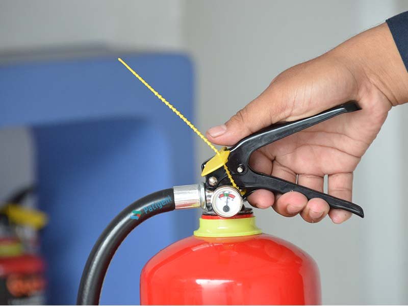 Kebakaran rumah warga akibat korsleting listrik di Cijeruk Bogor Kebakaran rumah warga akibat korsleting listrik di Cijeruk Bogor