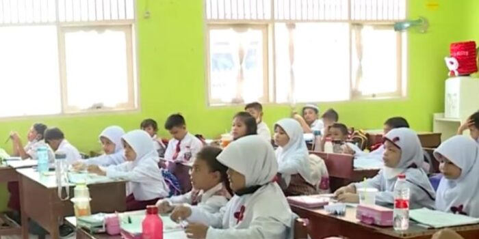 Komdigi Blokir Akses Medsos Anak di Bawah 16 Tahun Mulai 28 Maret Komdigi Blokir Akses Medsos Anak di Bawah 16 Tahun Mulai 28 Maret