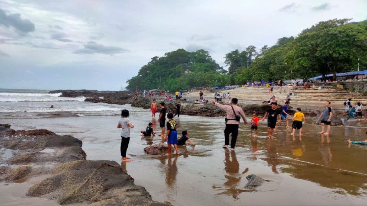 Tiket Pantai Ujunggenteng Jadi Perhatian, Pemkab Sukabumi Akan Selidiki Kematian Wisatawan Tiket Pantai Ujunggenteng Jadi Perhatian, Pemkab Sukabumi Akan Selidiki Kematian Wisatawan
