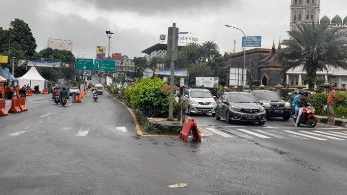Jalur Puncak Bogor Padat Merayakan Lebaran 2026 di Simpang Gadog Jalur Puncak Bogor Padat Merayakan Lebaran 2026 di Simpang Gadog