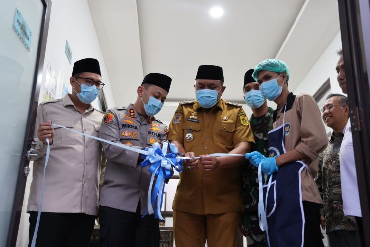 Bupati Bogor dan Kapolres Resmikan SPPG ke-9 di Cibungbulang Bupati Bogor dan Kapolres Resmikan SPPG ke-9 di Cibungbulang