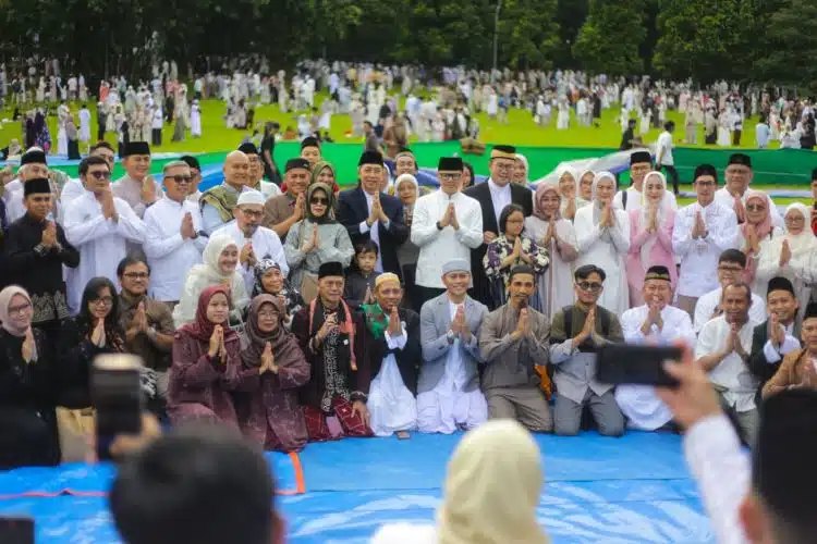 Salat Idulfitri di Kebun Raya Bogor Berlangsung Khidmat Salat Idulfitri di Kebun Raya Bogor Berlangsung Khidmat