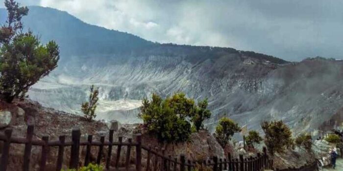 Gunung Tangkuban Perahu Di Bandung Barat Gunung Tangkuban Perahu Di Bandung Barat
