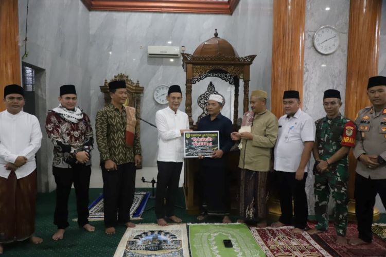 Jaro Ade Gelar Tarling di Sukaraja, Serahkan Bantuan Masjid Jami Jaro Ade Gelar Tarling di Sukaraja, Serahkan Bantuan Masjid Jami