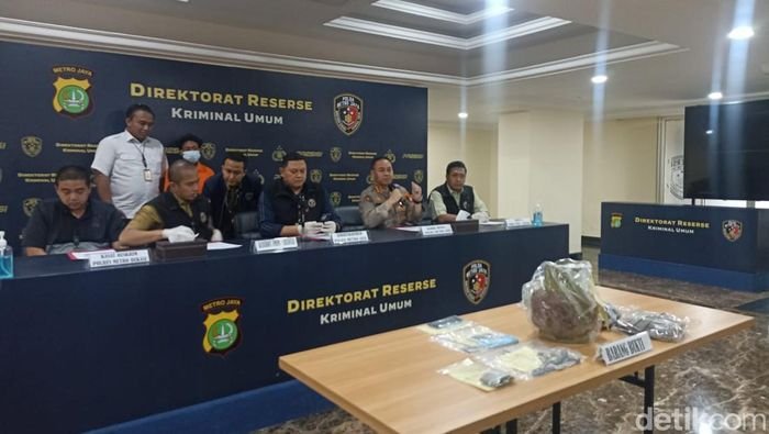 Ditangkap, Pembunuh Karyawan Ayam Geprek Ditemukan Tewas di Freezer Kios Bekasi Ditangkap, Pembunuh Karyawan Ayam Geprek Ditemukan Tewas di Freezer Kios Bekasi