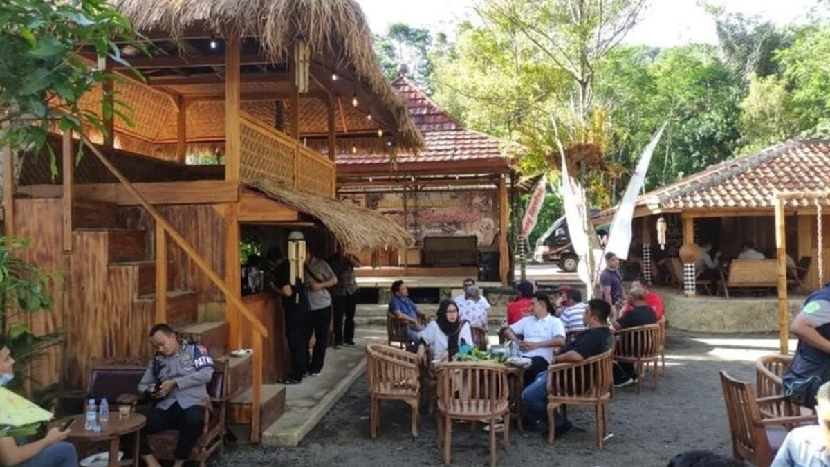 Saung Karuhun: Rasa Bali di Kuningan yang Viral Saung Karuhun: Rasa Bali di Kuningan yang Viral