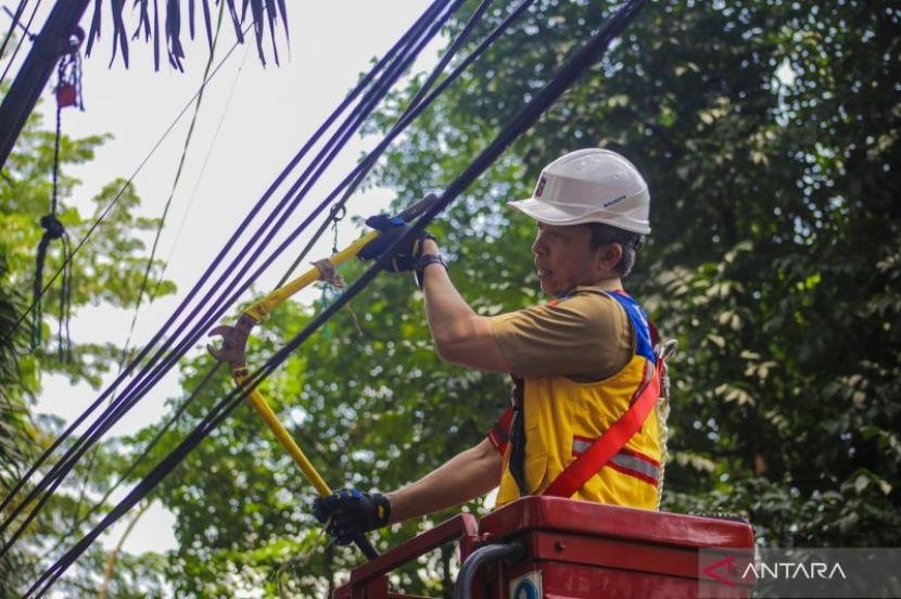 Pemkot Bogor Tata 32 KM Kabel Udara untuk Kota Bersih Pemkot Bogor Tata 32 KM Kabel Udara untuk Kota Bersih