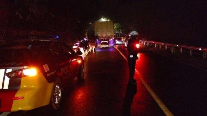 Identitas Ayah dan Anak Korban Kecelakaan di Jalur Cadas Pangeran Sumedang Identitas Ayah dan Anak Korban Kecelakaan di Jalur Cadas Pangeran Sumedang