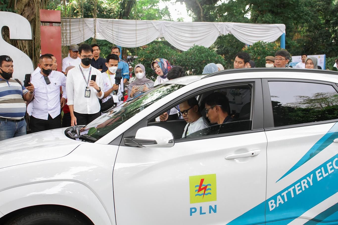 Wali Kota Bogor Pilih Mobil Listrik Saat WFH Hari Ini Wali Kota Bogor Pilih Mobil Listrik Saat WFH Hari Ini