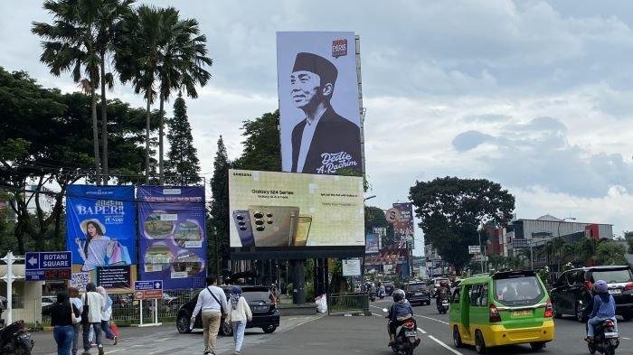 Jalankan Instruksi Presiden, Dedie Rachim Turunkan 61 Billboard di Bogor, Tersisa 12 Lagi Jalankan Instruksi Presiden, Dedie Rachim Turunkan 61 Billboard di Bogor, Tersisa 12 Lagi