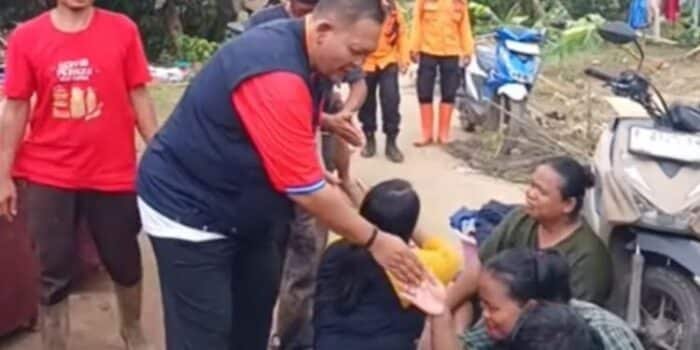 Banjir Tenjo Tertangani, Warga Ciomas Bogor Kembali Beraktivitas Banjir Tenjo Tertangani, Warga Ciomas Bogor Kembali Beraktivitas