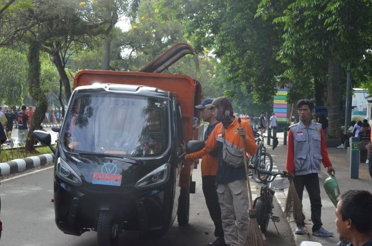 Jaga CFD Tegar Beriman Bersih, Pedagang & Pengunjung Kompak Kelola Sampah Jaga CFD Tegar Beriman Bersih, Pedagang & Pengunjung Kompak Kelola Sampah