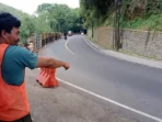 Detik-detik Maut Pemotor Tertimpa Truk di Jalur Cadas Pangeran Sumedang Detik-detik Maut Pemotor Tertimpa Truk di Jalur Cadas Pangeran Sumedang
